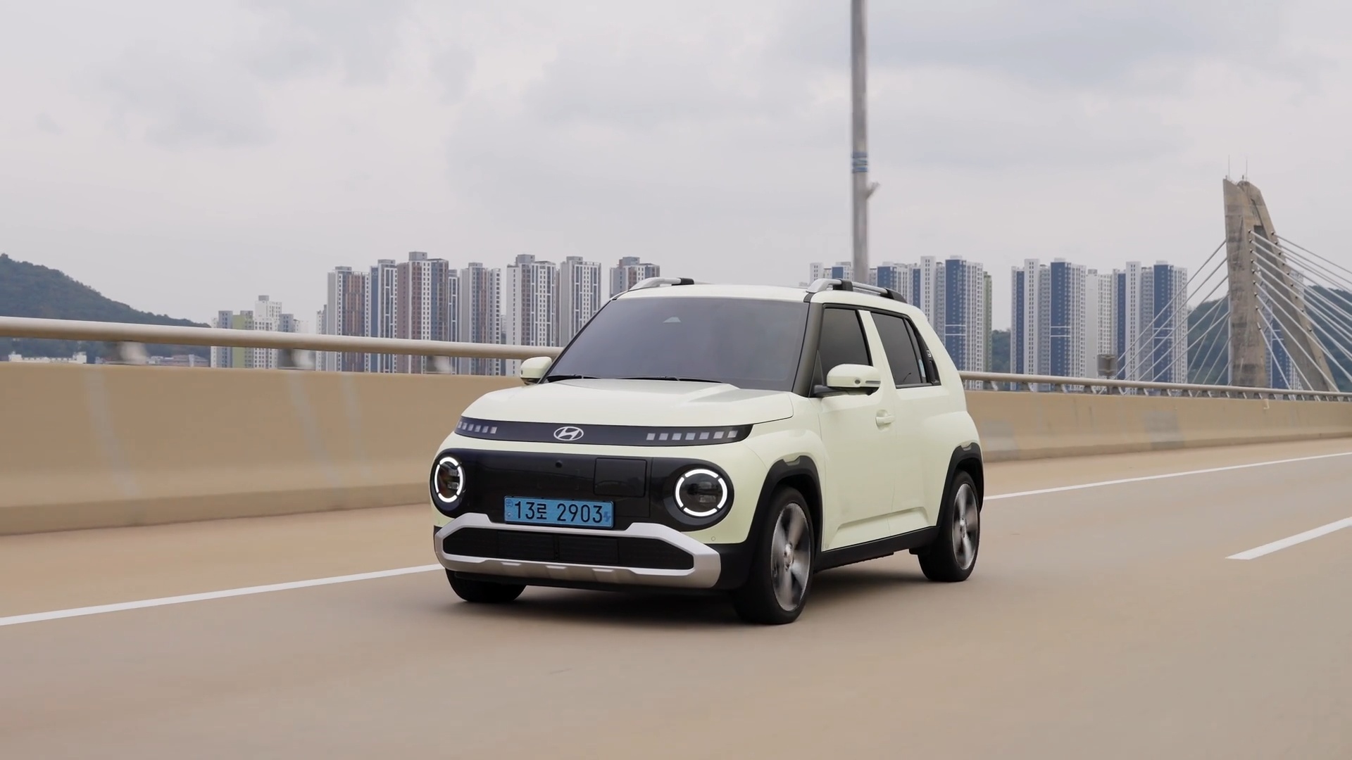 Mini Cooper S Convertible meets the Hyundai Inster