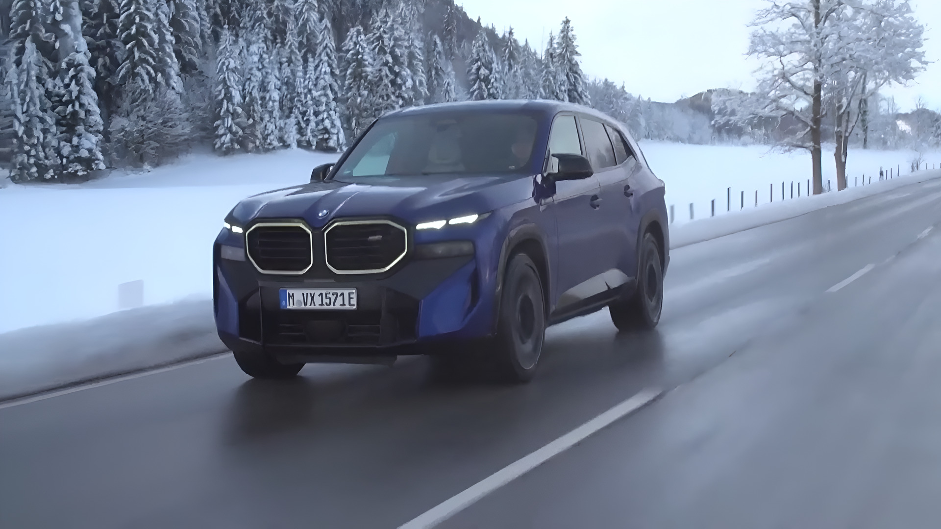 Large luxury SUV presence