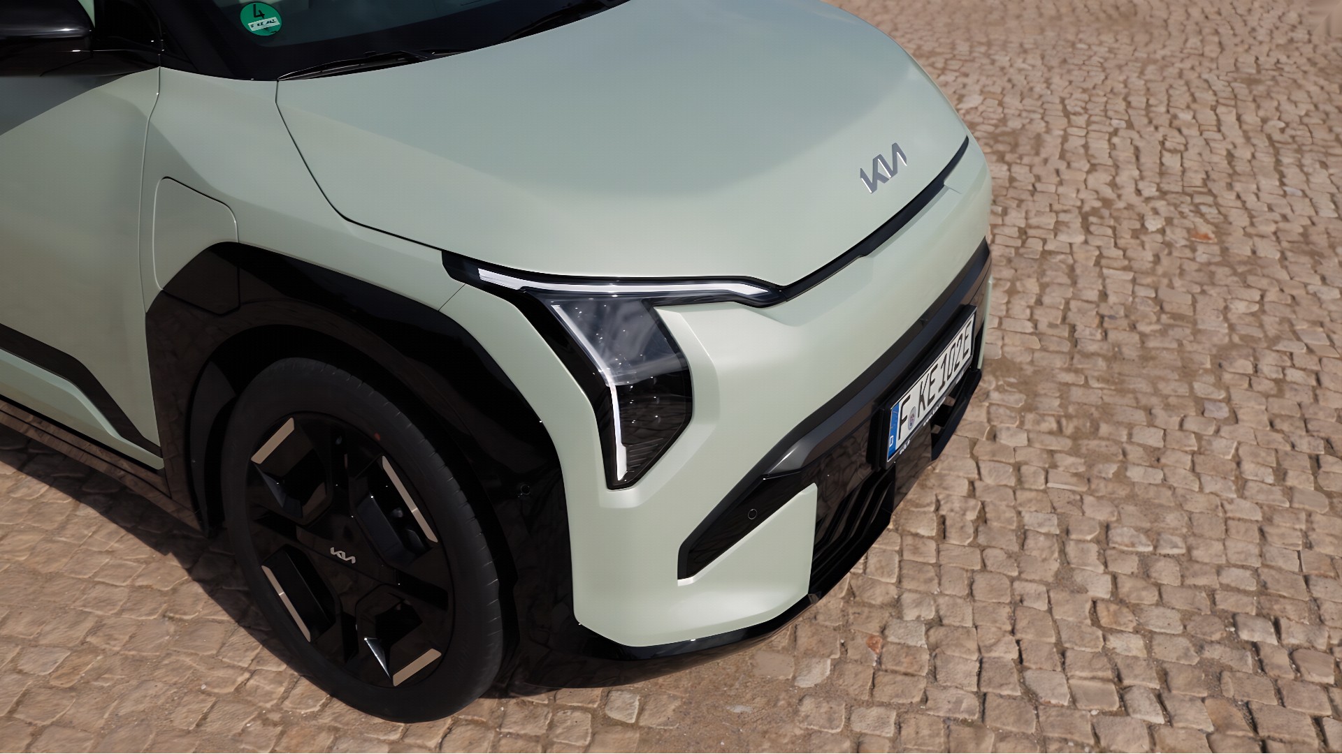 SUV Meets Electric Urbanite